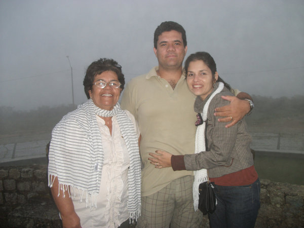 Alto do Magano a 1.200 metros de Altitude acima do nível do mar. Vera, minha mãe e eu.